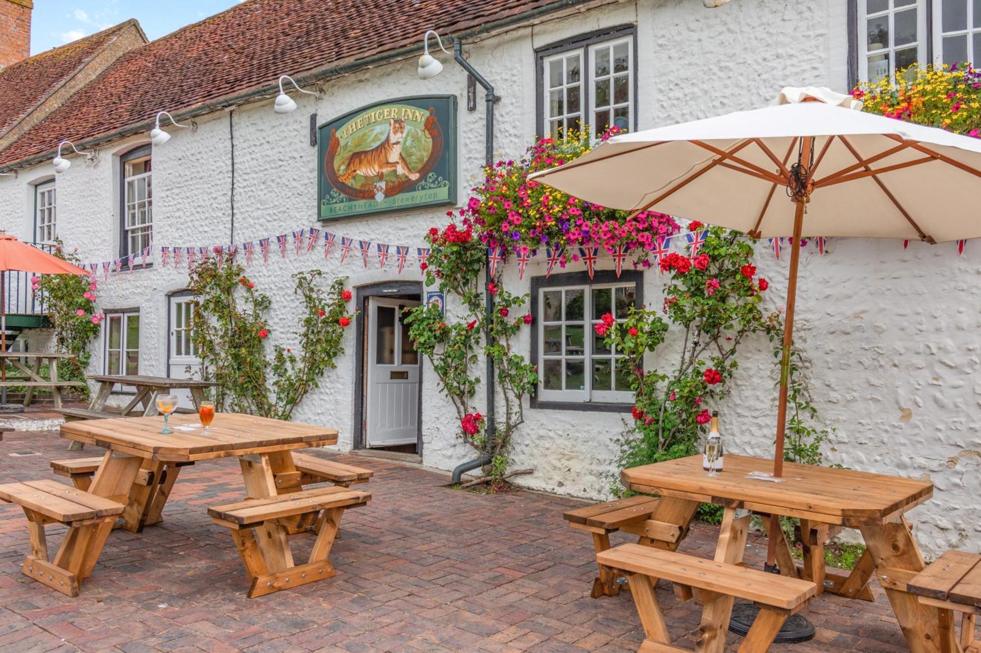 Tiger Inn - Elizabeth Eastdean 外观 照片