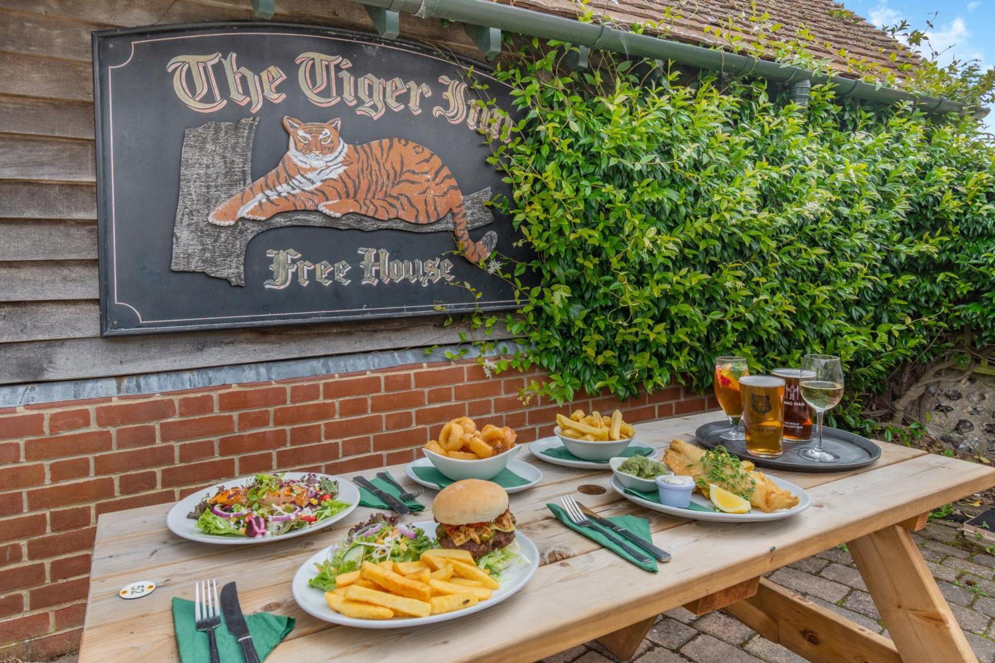 Tiger Inn - Elizabeth Eastdean 外观 照片