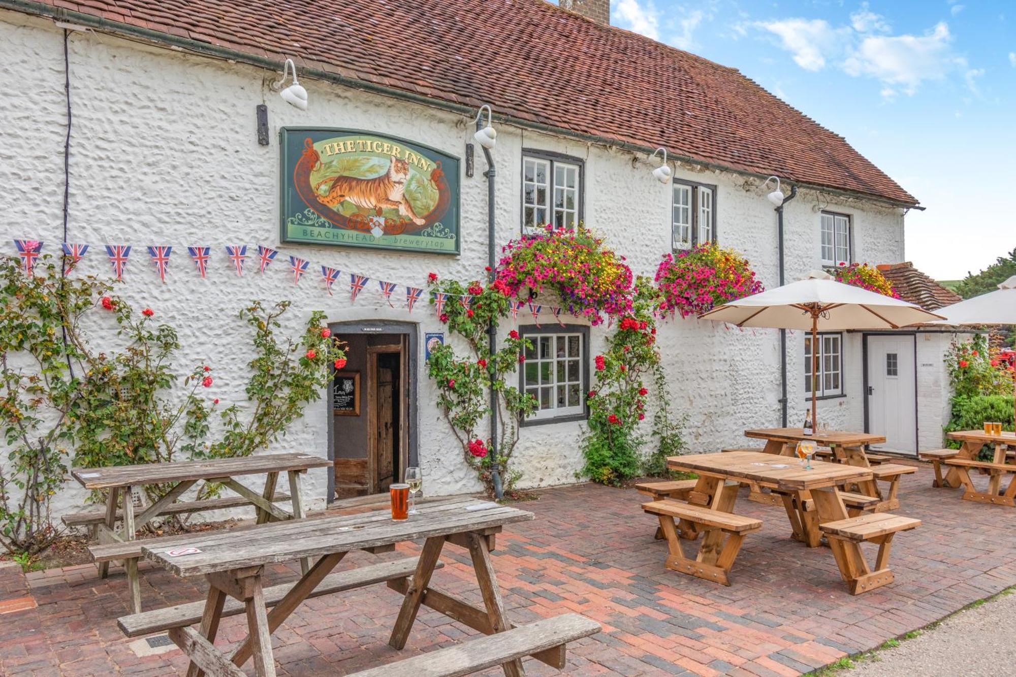 Tiger Inn - Elizabeth Eastdean 外观 照片